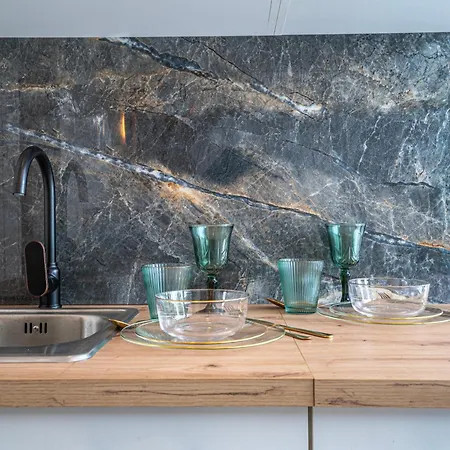 2me2 - Getaway In Vaerati Vikendica *